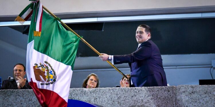 Luis Mendoza enaltece el orgullo nacional durante el Grito en Benito Juárez