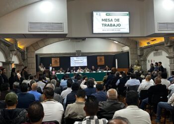 Morena gana tiempo y frena presión de transportistas