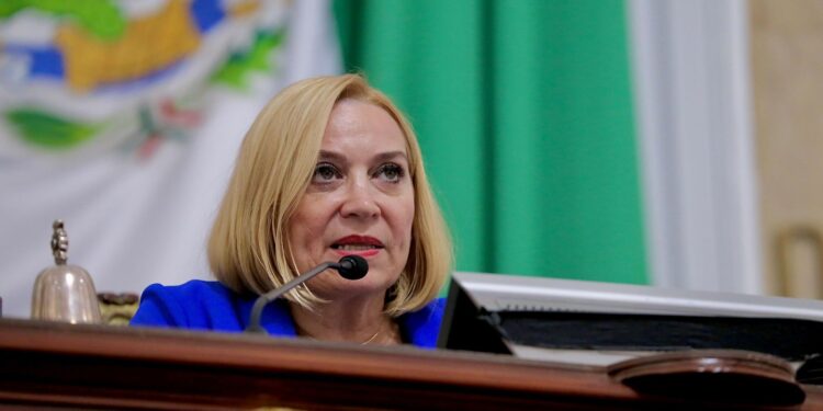 Critican a Sheinbaum por premiar a Encinas pese a falta de resultados