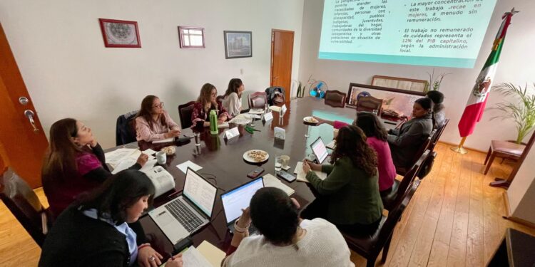 Organizaciones civiles demandan presupuesto adecuado para cuidados en CDMX