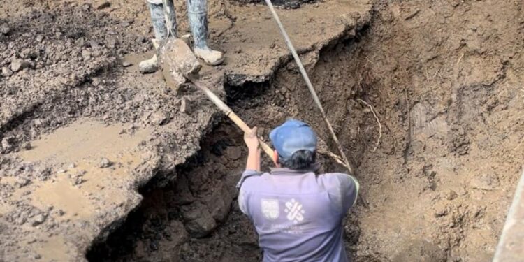 Protección Civil de BJ apoya a vecinos por inundación