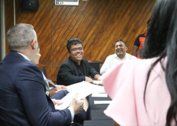 La población de talla baja sigue entre los grupos más discriminados