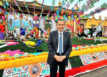 Alcaldía Coyoacán dedica ofrde Día de Muertos a leyendas del fútbol
