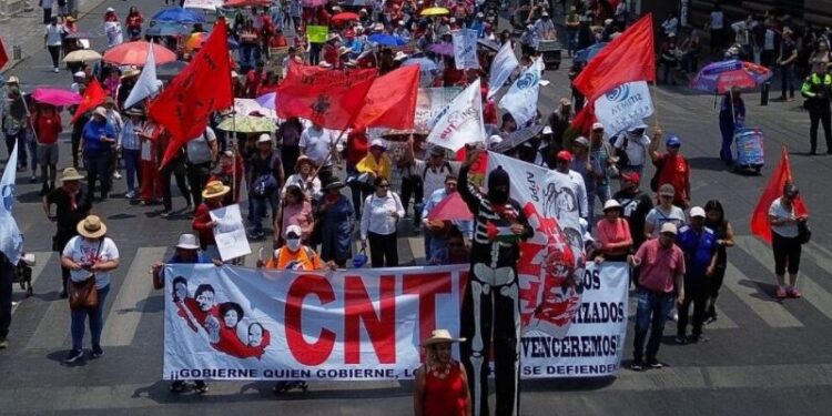 Maestros amagan con marchas y bloqueos