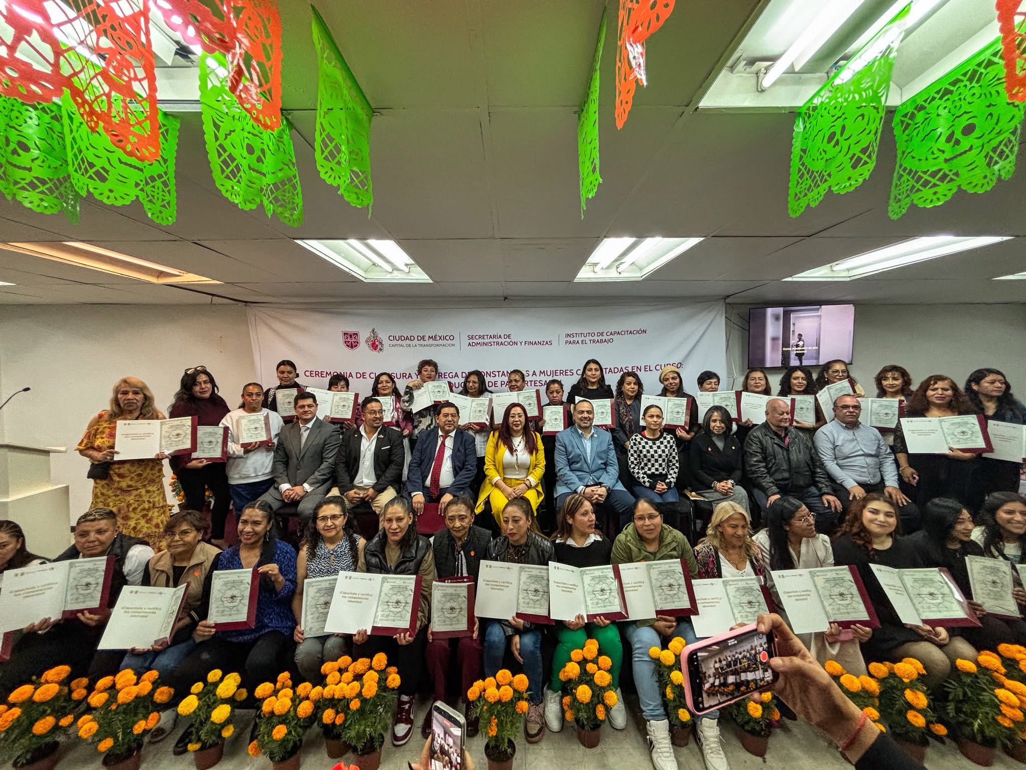 Celebran con algarabía el Concurso de Ofrendas en la Dirección General de Capital Humano
