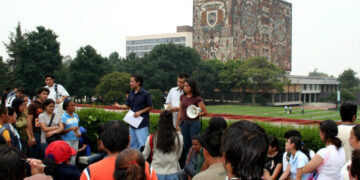 Jóvenes enfrentan exclusión laboral y rezago educativo