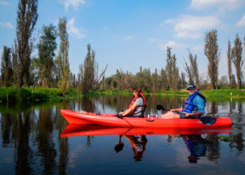 Kayaks al amanecer revitalizan el turismo en Xochimilco