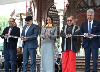 Donde hay mariachi, hay México: Rojo de la Vega