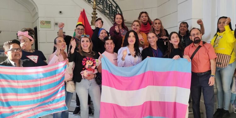 Condena asesinatos de Grecia y Emilio; exige justicia y protección en Puebla