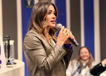 La violencia tiene voz: Rojo de la Vega conversa con estudiantes en la Ibero