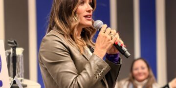 La violencia tiene voz: Rojo de la Vega conversa con estudiantes en la Ibero