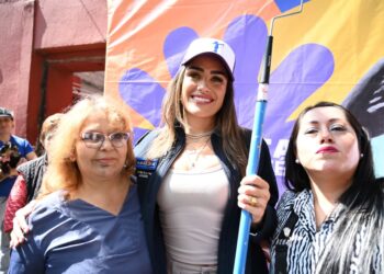 Ale Rojo de la Vega promueve seguridad y comunidad con pintura en fachadas