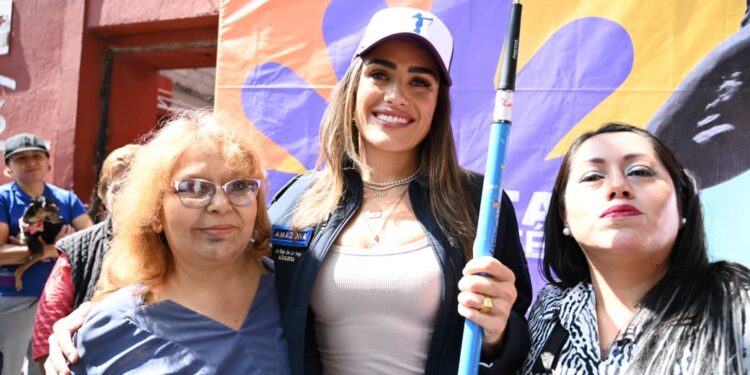 Ale Rojo de la Vega promueve seguridad y comunidad con pintura en fachadas