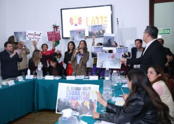 Rojo de la Vega enfrenta acusaciones y cierra comparecencia en clima de confrontación