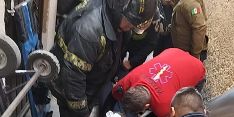 Hallan siete personas intoxicadas en domicilio; cuatro ya habían fallecido
