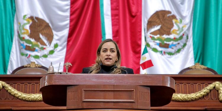 Van contra cirugías estéticas en menores en CDMX: proponen cárcel por intervenciones sin justificación médica