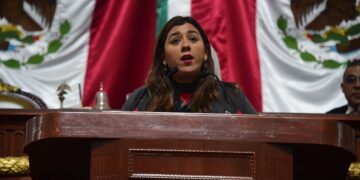 Daniela Álvarez exige respeto en tribuna